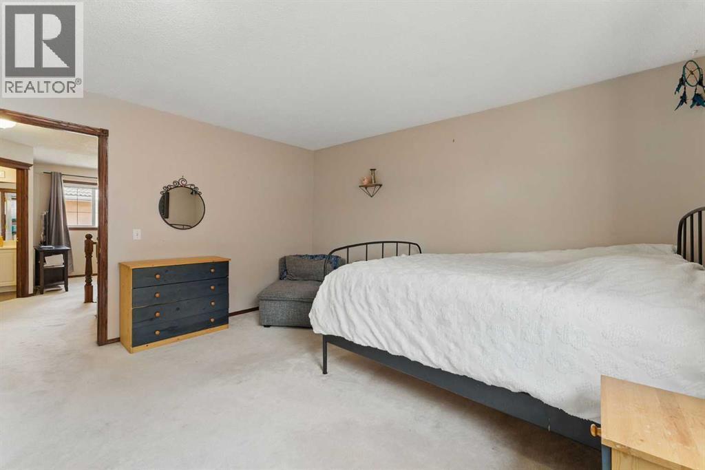 Single Family House for Sale in  Coral Cove NE Coral Springs Calgary 