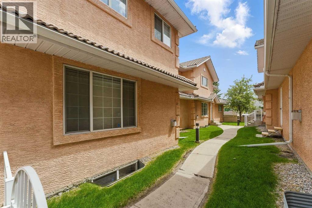 Single Family House for Sale in  Coral Cove NE Coral Springs Calgary 