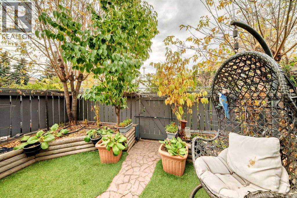 Single Family House for Sale in    Avenue NW Bowness Calgary 