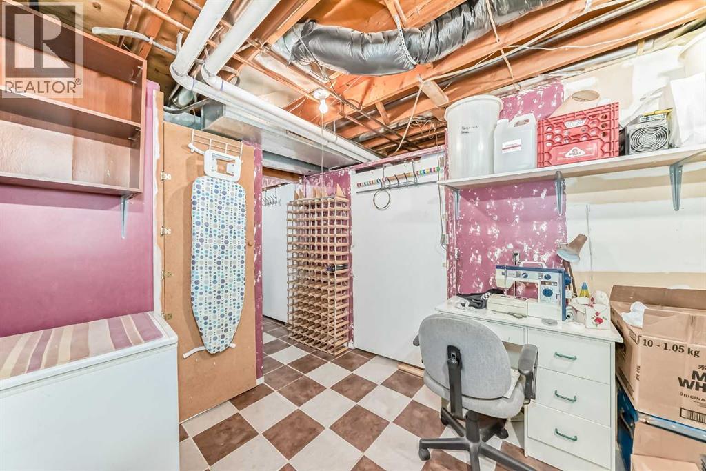 Single Family House for Sale in    Avenue NW Bowness Calgary 