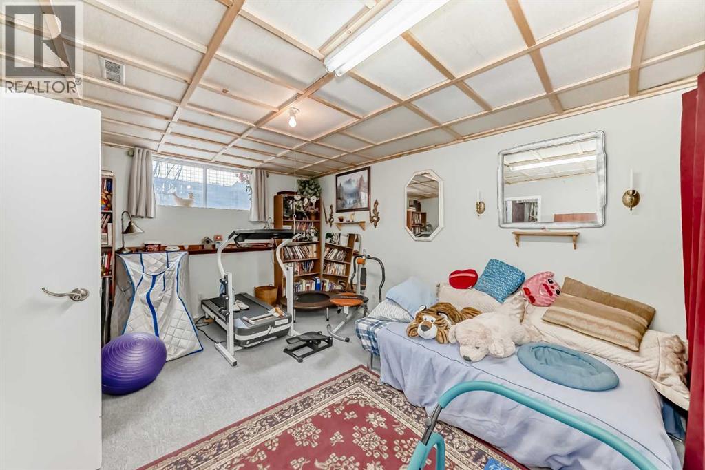 Single Family House for Sale in    Avenue NW Bowness Calgary 