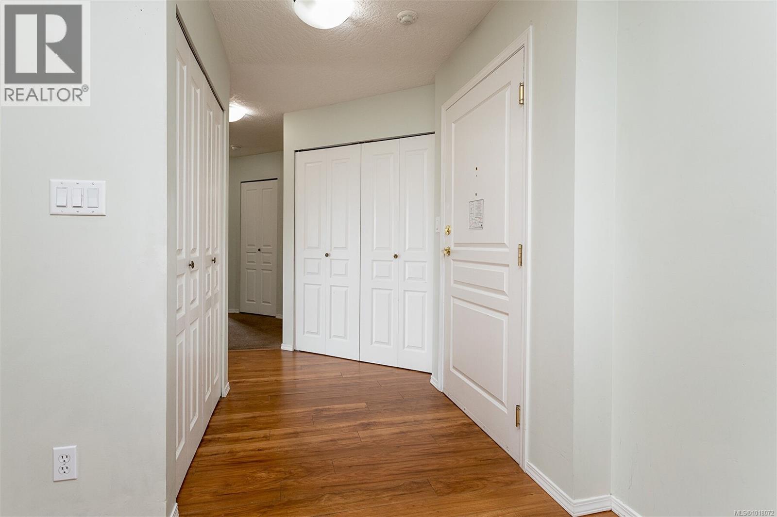 405 898 Vernon Avenue, Saanich