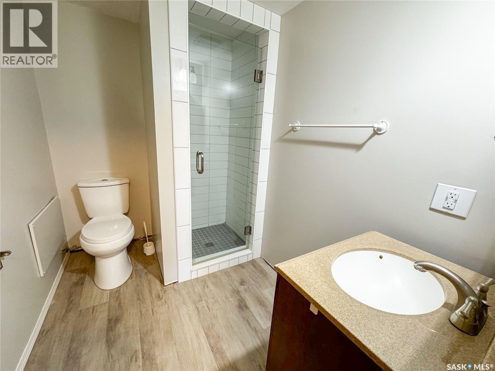 Single Family House Low rise for Sale in   th AVENUE NE Swift Current 