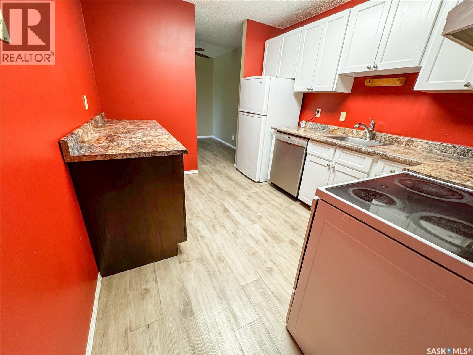 Single Family House Low rise for Sale in   th AVENUE NE Swift Current 