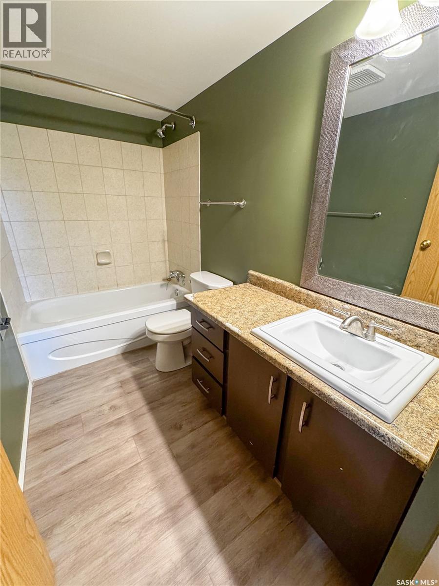 Single Family House Low rise for Sale in   th AVENUE NE Swift Current 