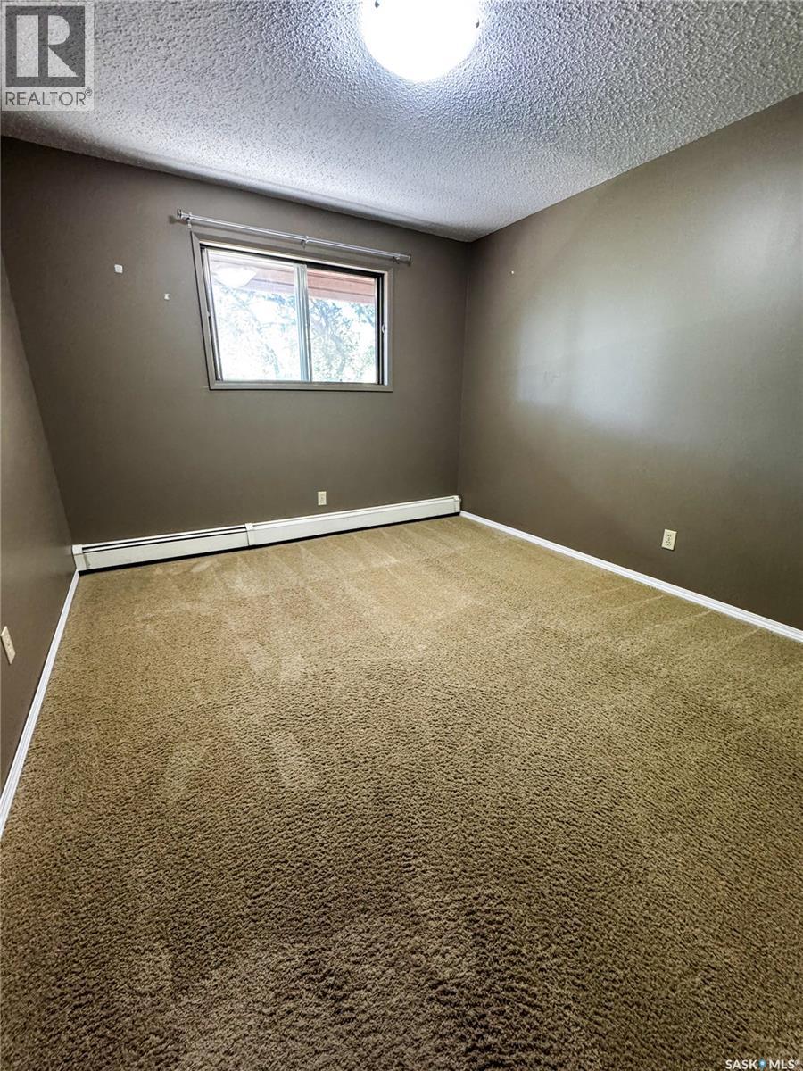 Single Family House Low rise for Sale in   th AVENUE NE Swift Current 