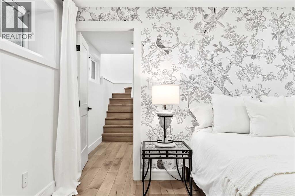 Single Family House Bi-level for Sale in  Uxbridge Drive NW University Heights Calgary 