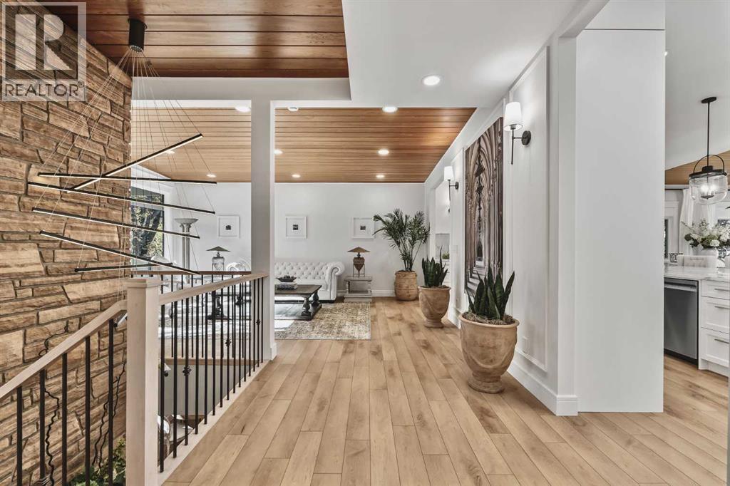 Single Family House Bi-level for Sale in  Uxbridge Drive NW University Heights Calgary 