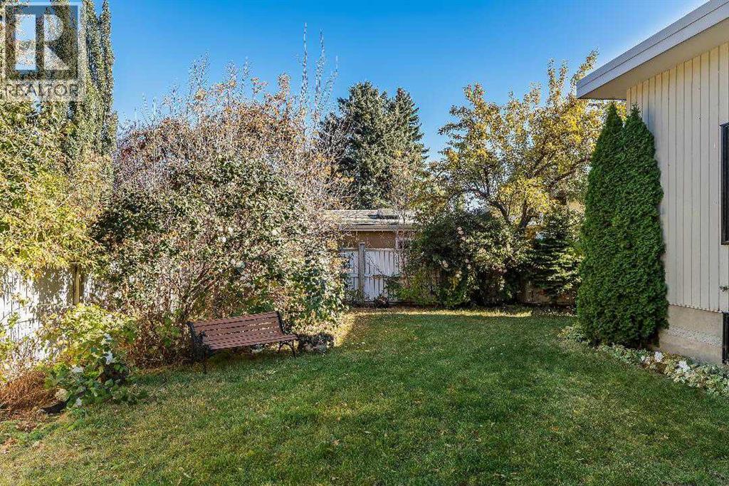 Single Family House Bi-level for Sale in  Uxbridge Drive NW University Heights Calgary 