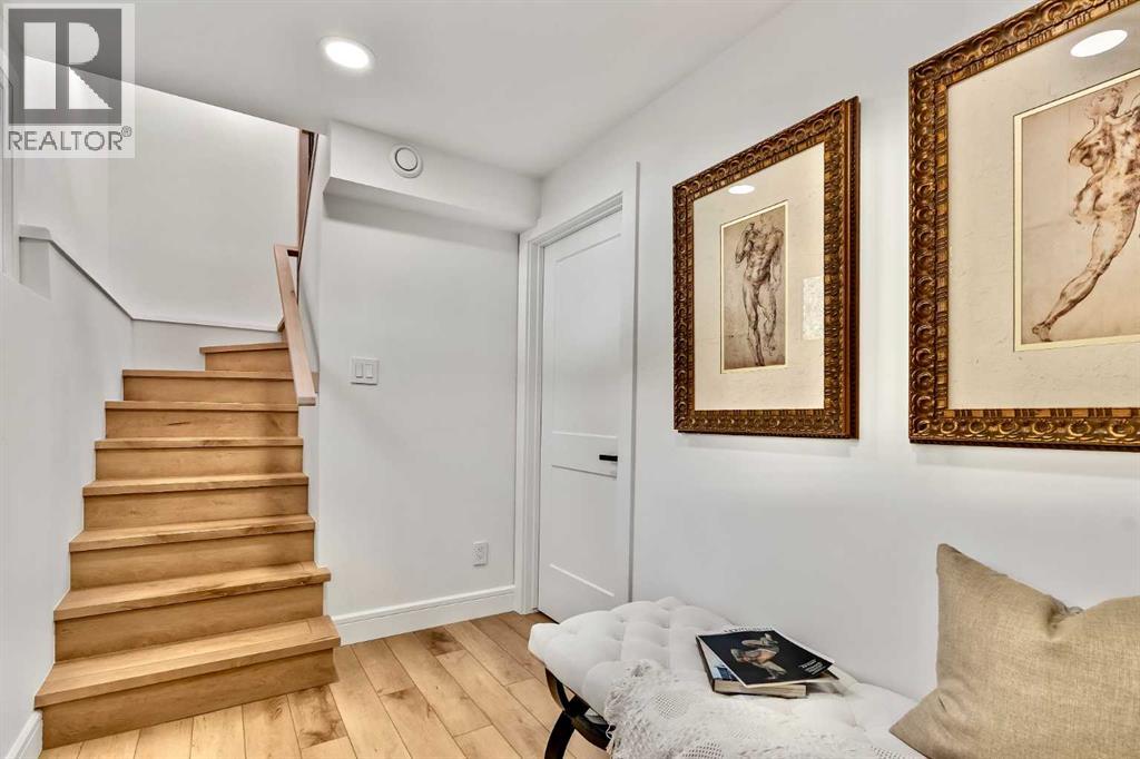 Single Family House Bi-level for Sale in  Uxbridge Drive NW University Heights Calgary 