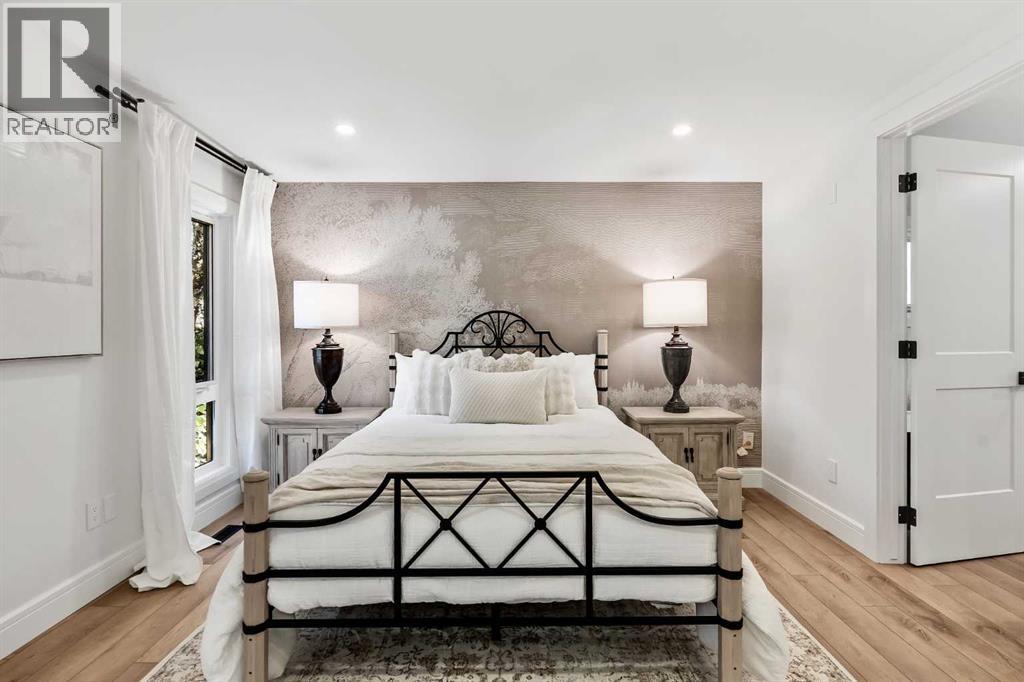 Single Family House Bi-level for Sale in  Uxbridge Drive NW University Heights Calgary 