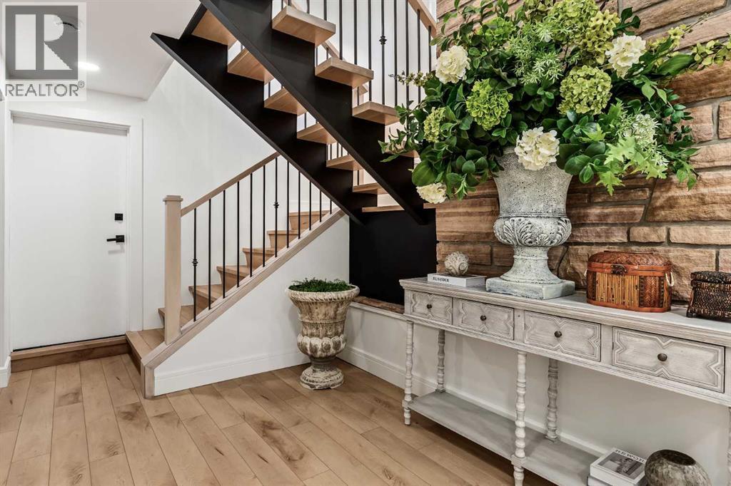 Single Family House Bi-level for Sale in  Uxbridge Drive NW University Heights Calgary 