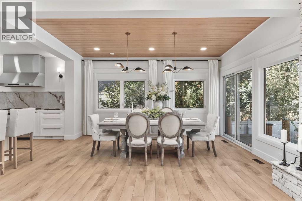 Single Family House Bi-level for Sale in  Uxbridge Drive NW University Heights Calgary 