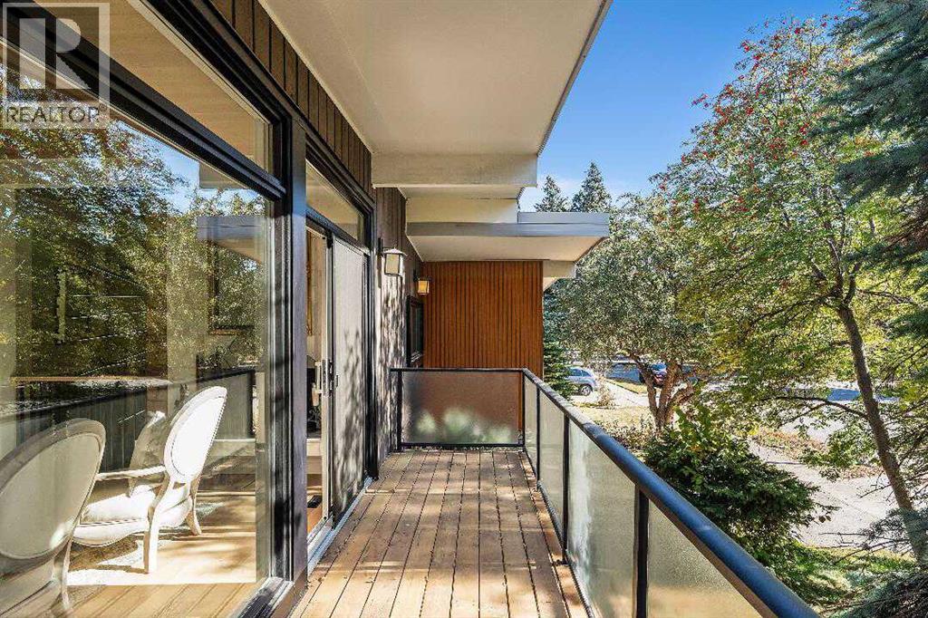 Single Family House Bi-level for Sale in  Uxbridge Drive NW University Heights Calgary 