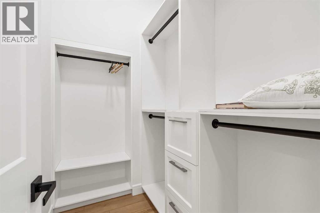 Single Family House Bi-level for Sale in  Uxbridge Drive NW University Heights Calgary 