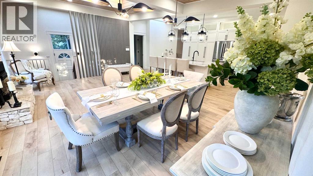 Single Family House Bi-level for Sale in  Uxbridge Drive NW University Heights Calgary 