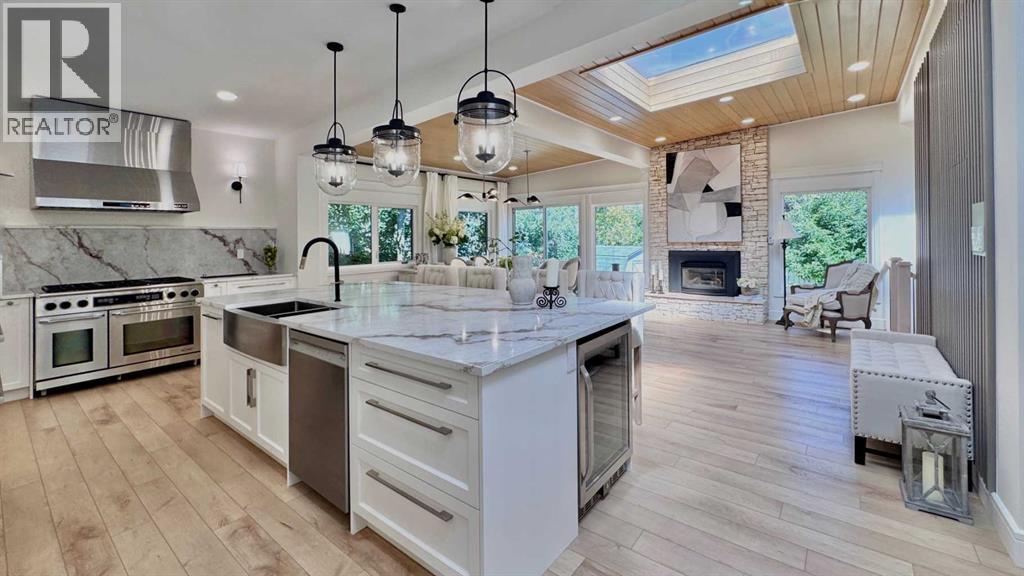 Single Family House Bi-level for Sale in  Uxbridge Drive NW University Heights Calgary 