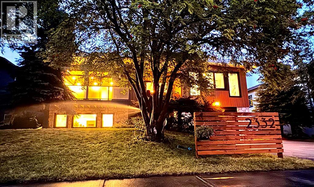 Single Family House Bi-level for Sale in  Uxbridge Drive NW University Heights Calgary 