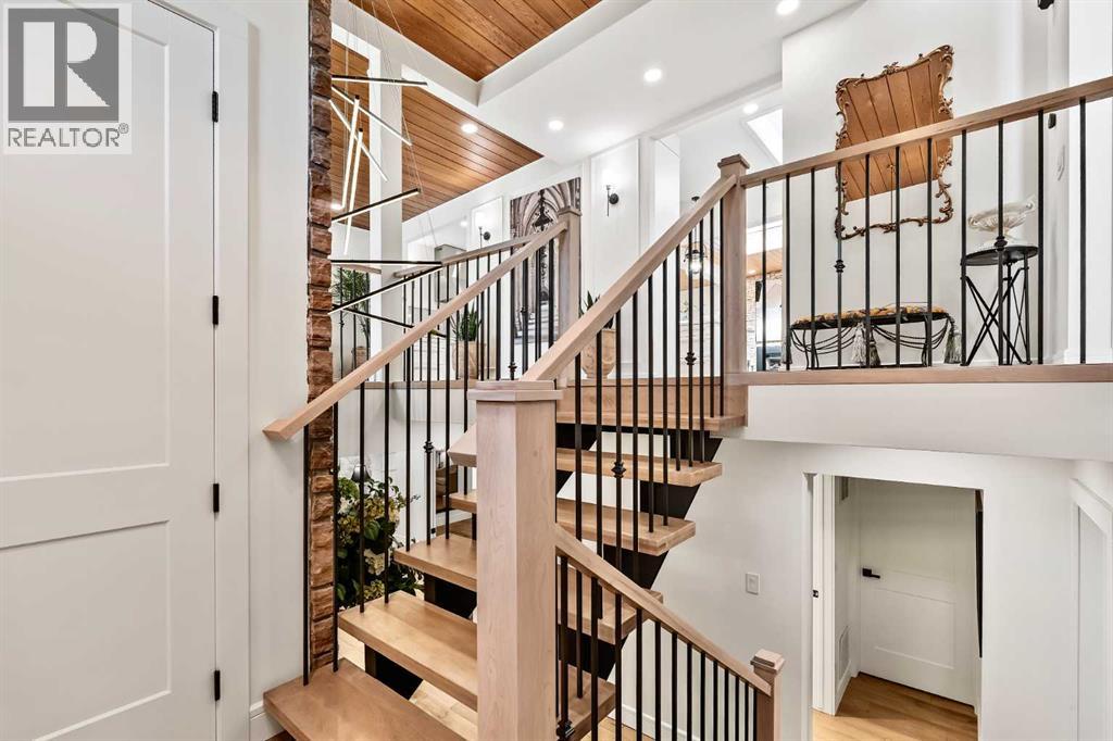 Single Family House Bi-level for Sale in  Uxbridge Drive NW University Heights Calgary 