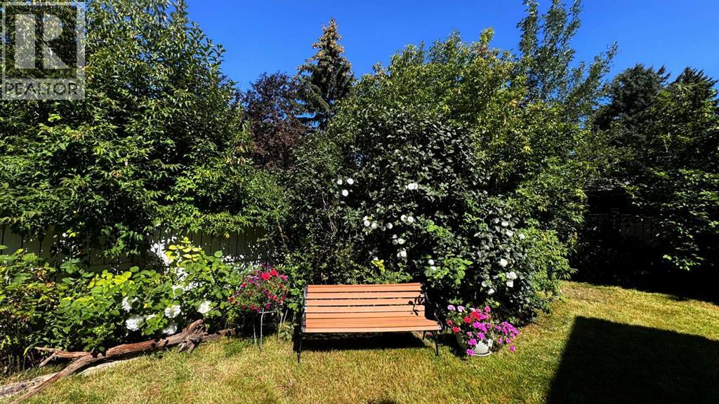 Single Family House Bi-level for Sale in  Uxbridge Drive NW University Heights Calgary 