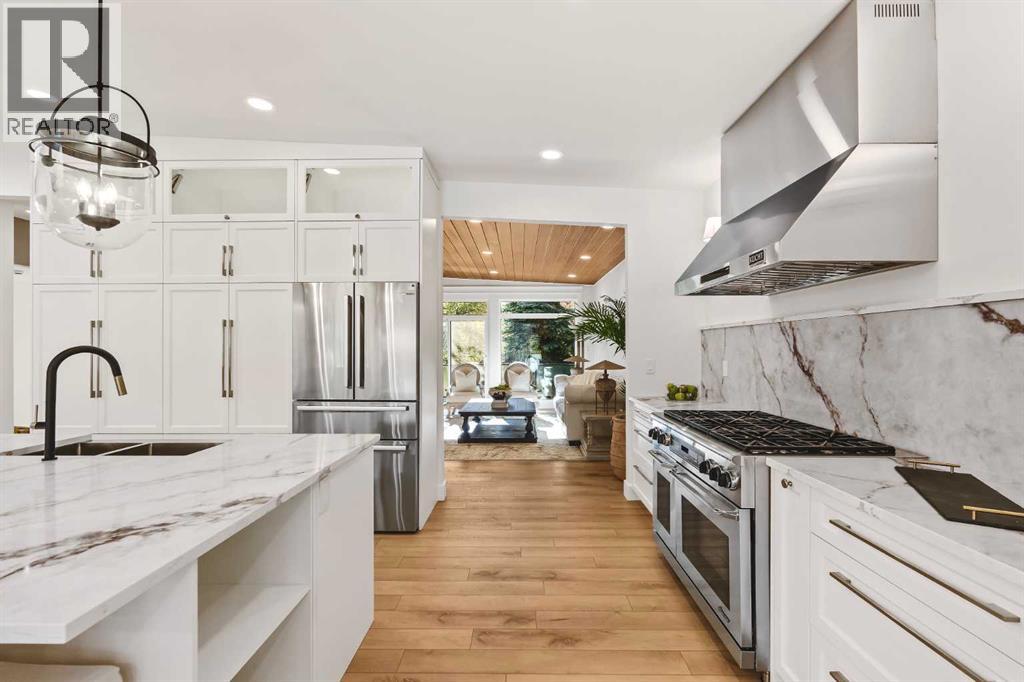 Single Family House Bi-level for Sale in  Uxbridge Drive NW University Heights Calgary 