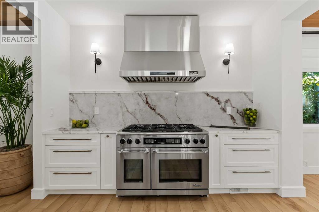 Single Family House Bi-level for Sale in  Uxbridge Drive NW University Heights Calgary 