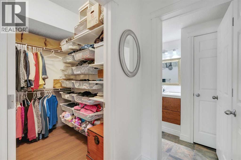 Single Family House for Sale in   Hemlock Crescent SW Spruce Cliff Calgary 
