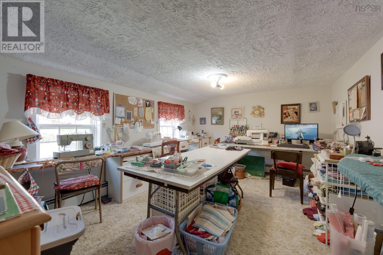 Property 22 of 50 of 18 Riverside Lane