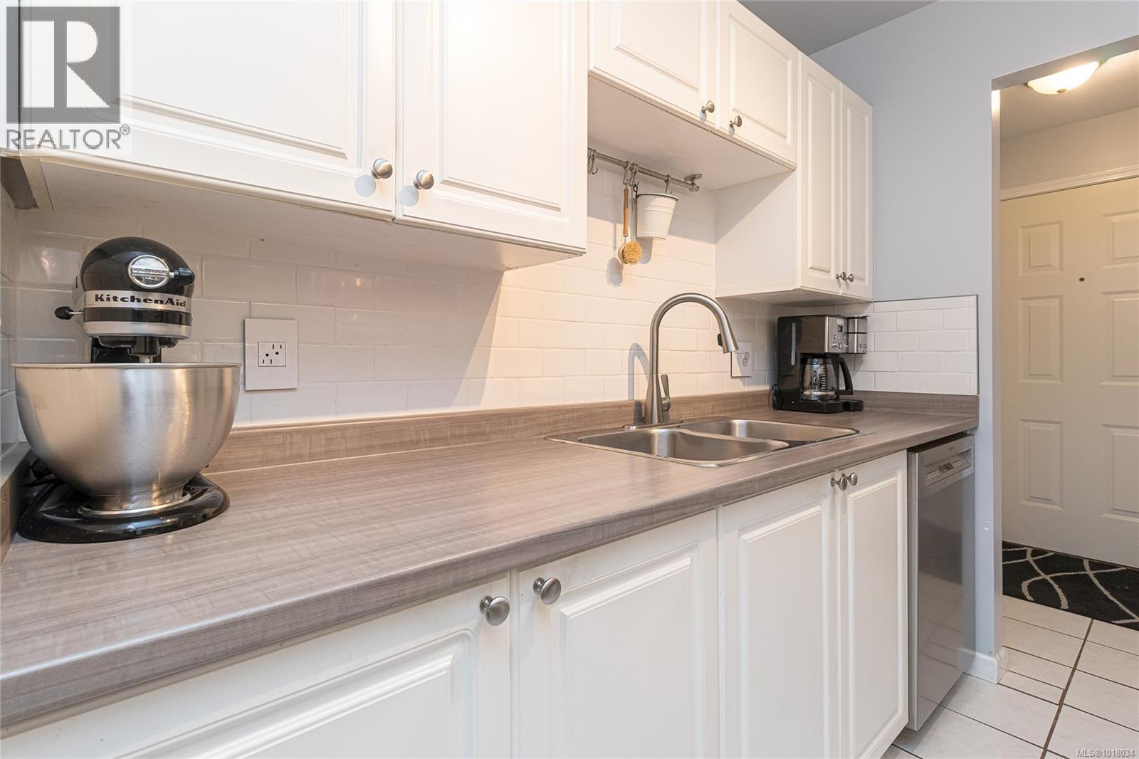 201 7 Gorge Road West, Saanich