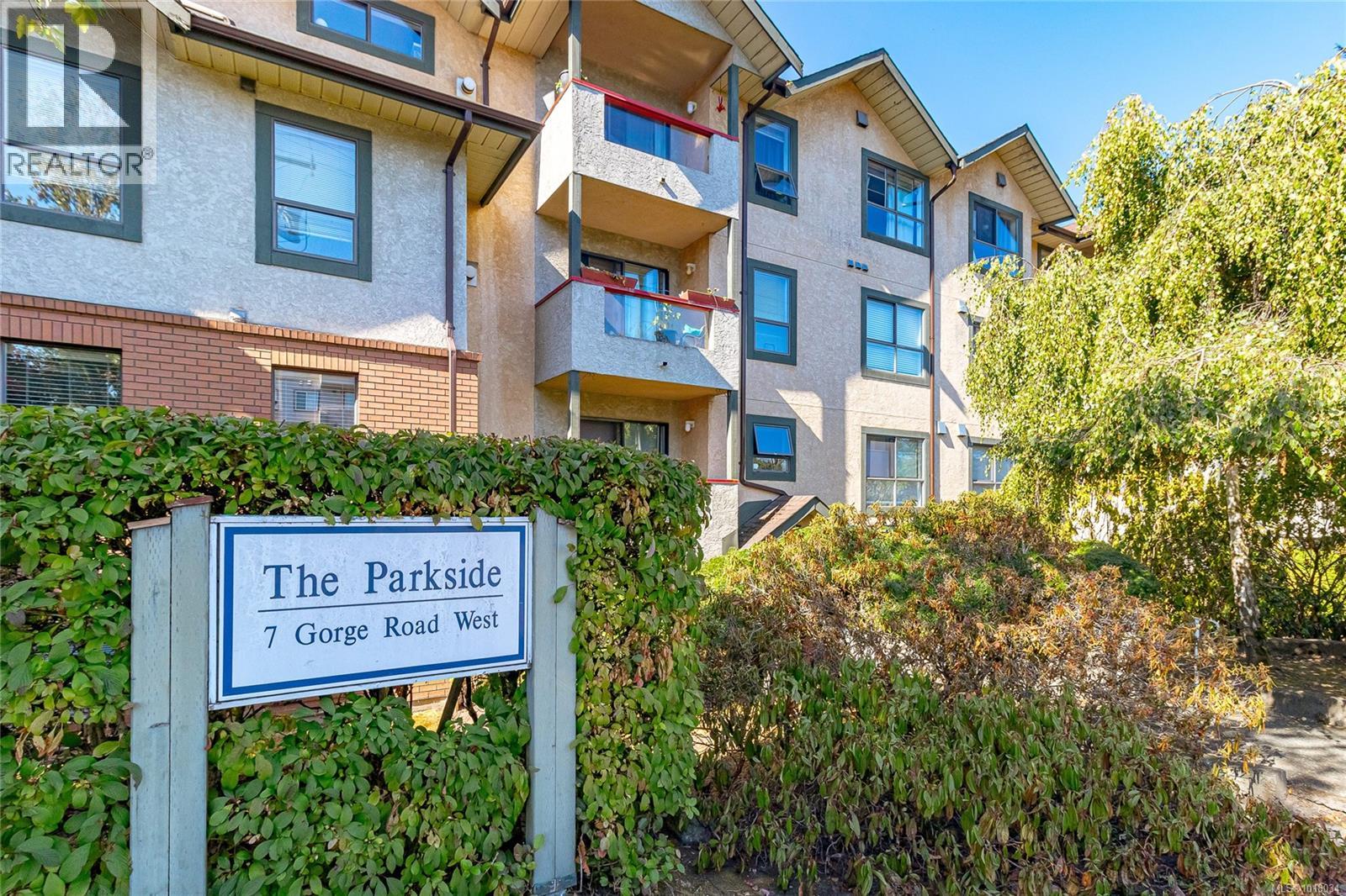 201 7 Gorge Road West, Saanich