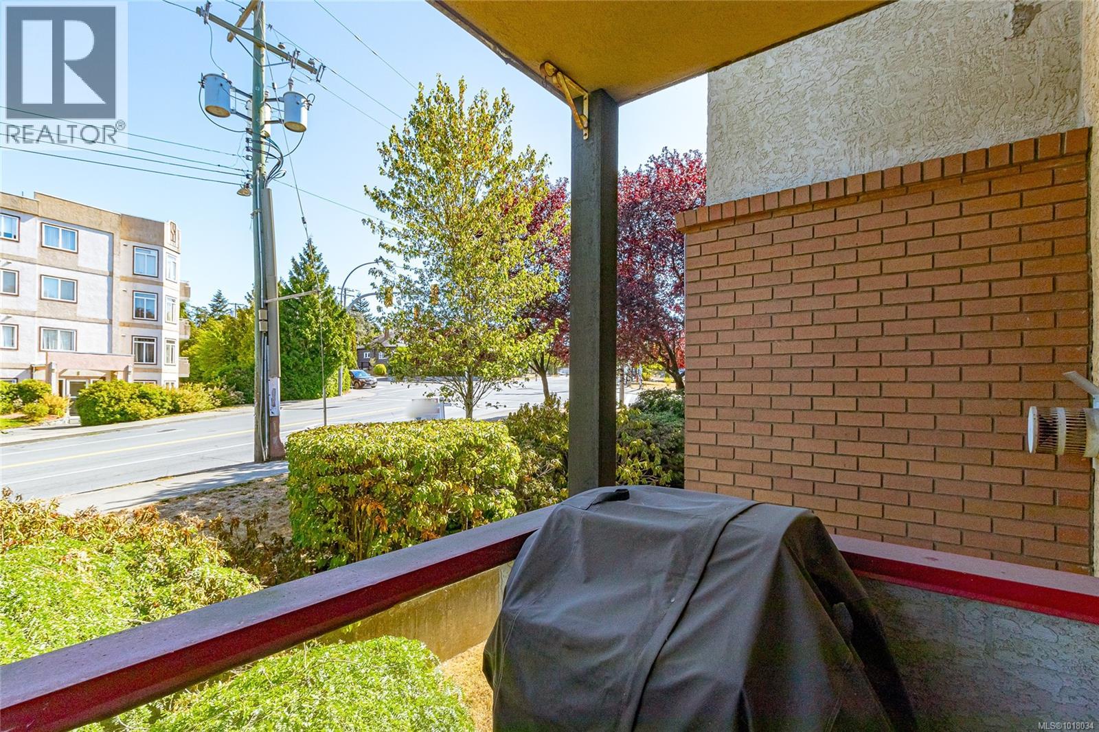 201 7 Gorge Road West, Saanich