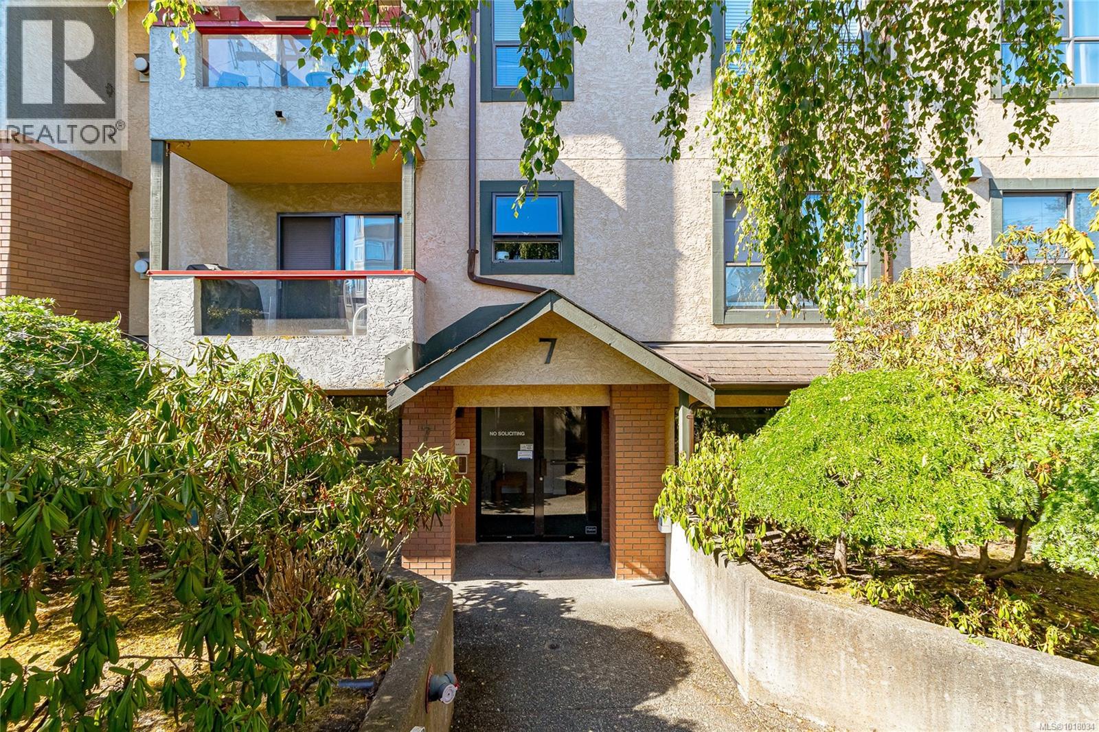 201 7 Gorge Road West, Saanich