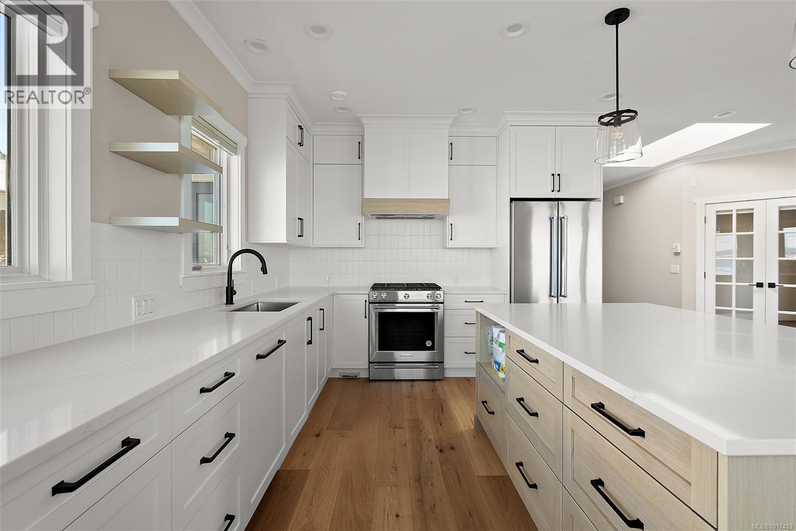 2 338 Dallas Rd, Victoria