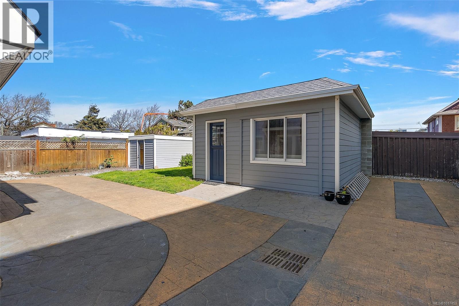 2 338 Dallas Rd, Victoria