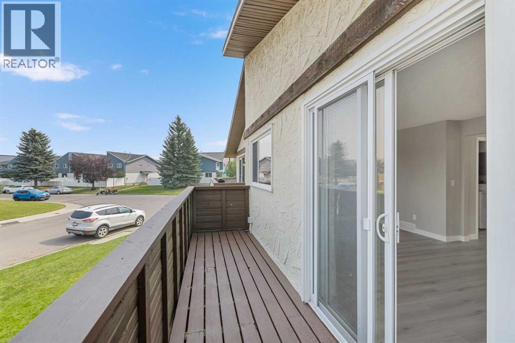 Single Family House Bi-level for Sale in  Doverville Way SE Dover Calgary 