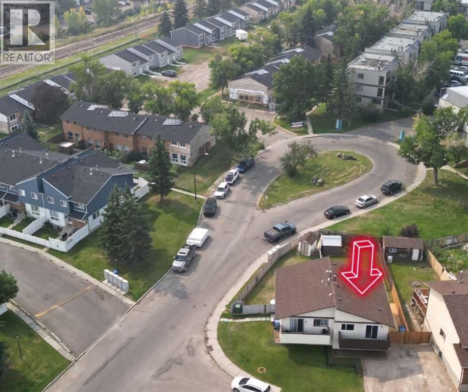 Single Family House Bi-level for Sale in  Doverville Way SE Dover Calgary 