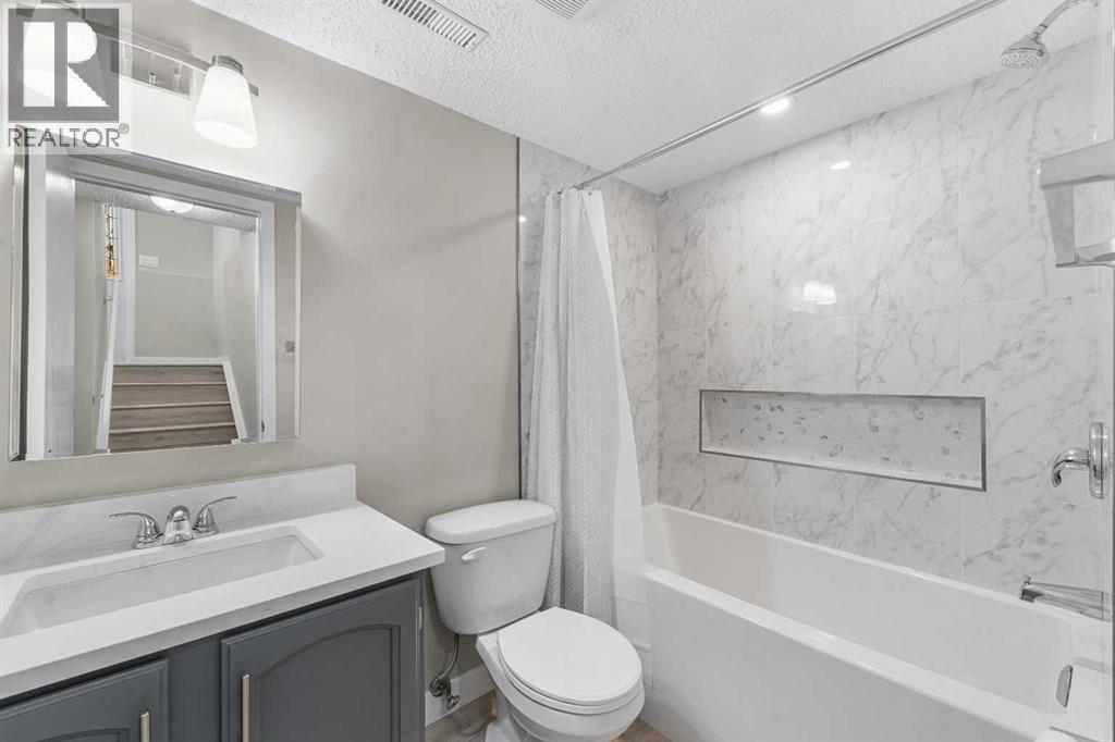 Single Family House Bi-level for Sale in  Doverville Way SE Dover Calgary 