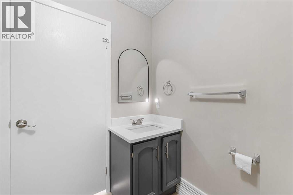 Single Family House Bi-level for Sale in  Doverville Way SE Dover Calgary 