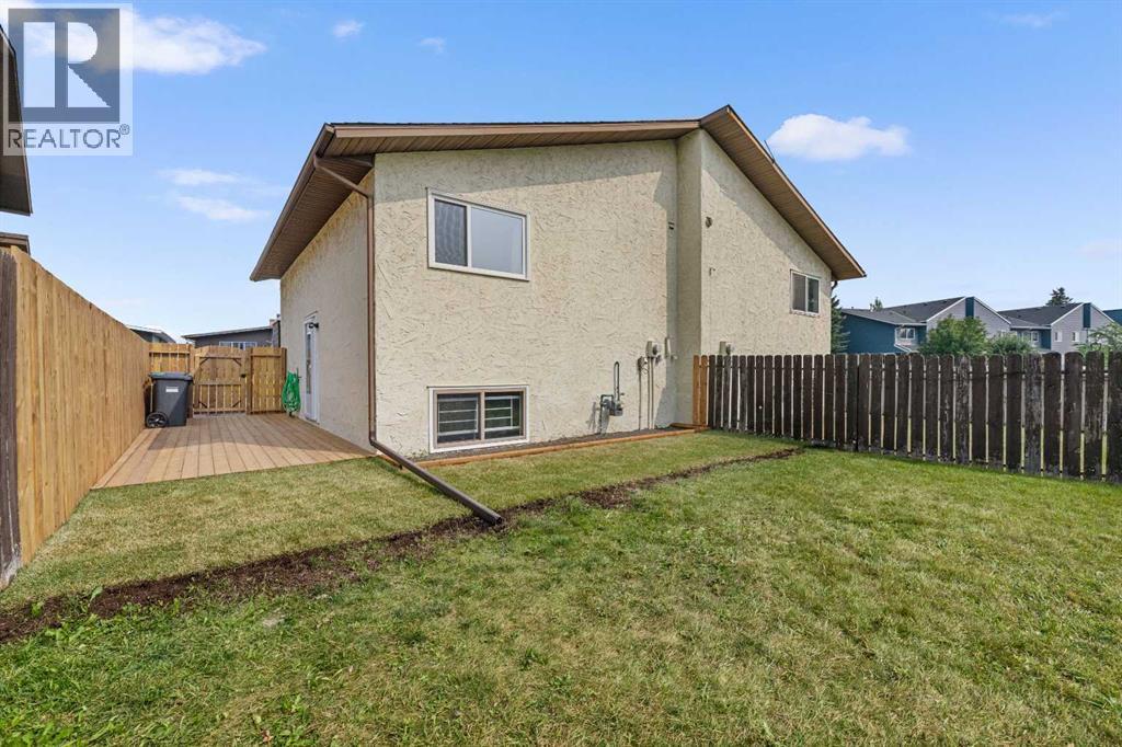 Single Family House Bi-level for Sale in  Doverville Way SE Dover Calgary 