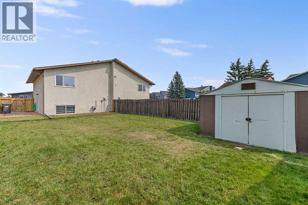 Single Family House Bi-level for Sale in  Doverville Way SE Dover Calgary 