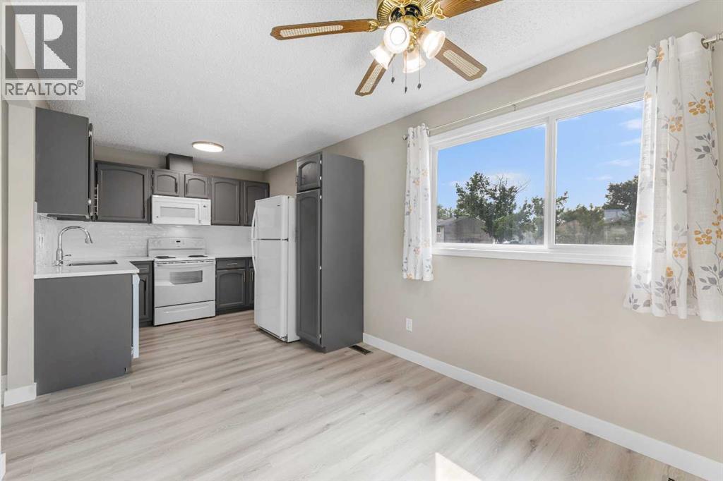 Single Family House Bi-level for Sale in  Doverville Way SE Dover Calgary 