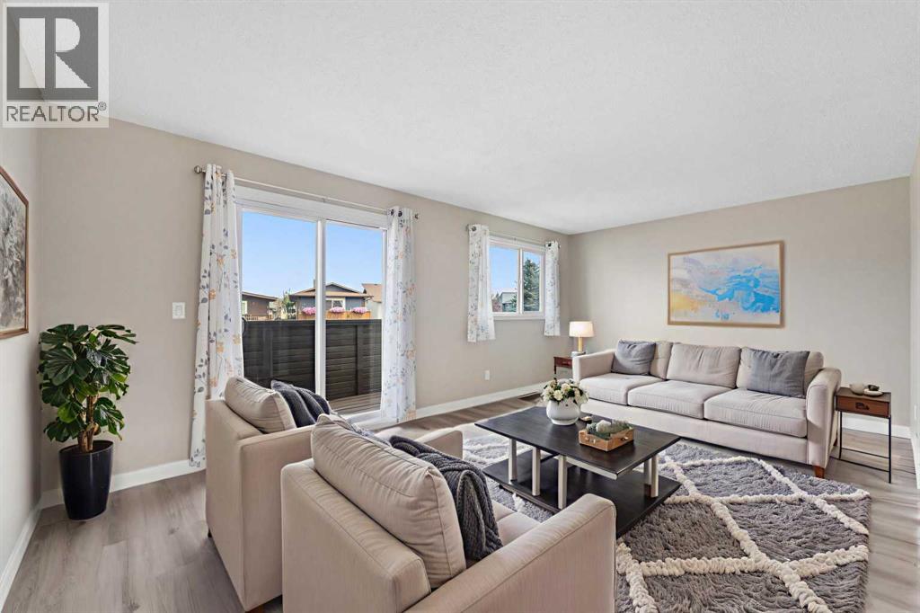 Single Family House Bi-level for Sale in  Doverville Way SE Dover Calgary 