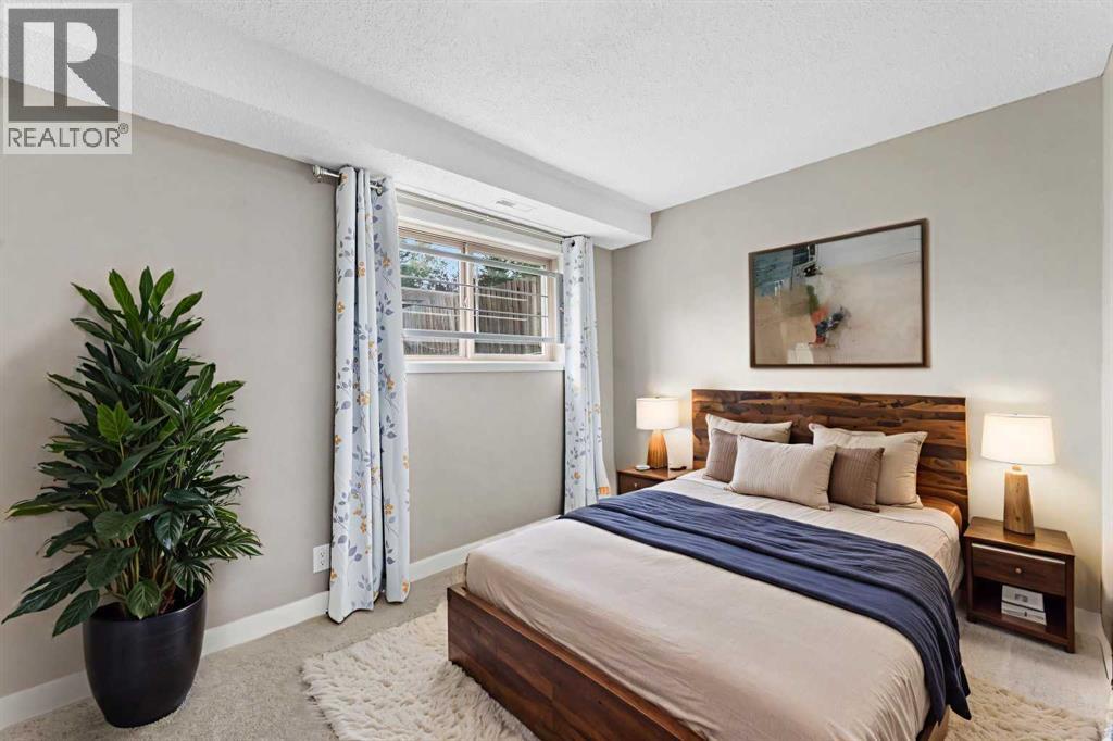 Single Family House Bi-level for Sale in  Doverville Way SE Dover Calgary 