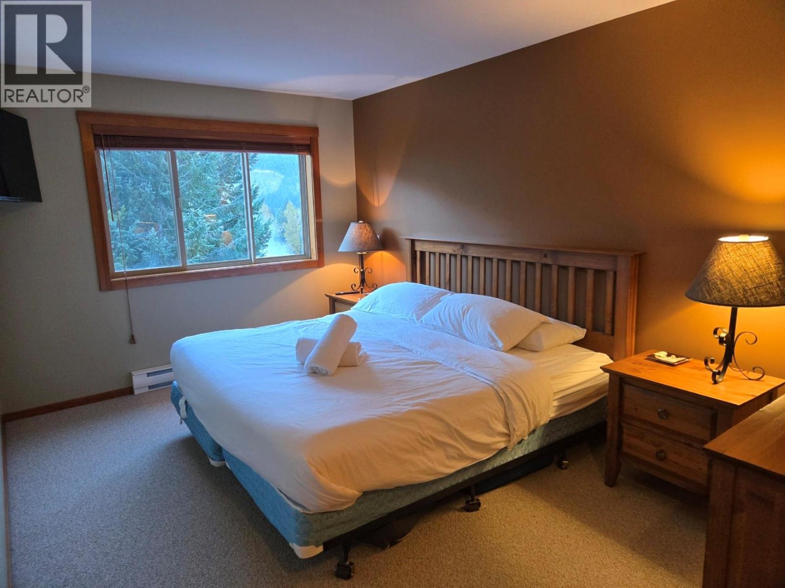 19 2075 Summit Drive, Panorama