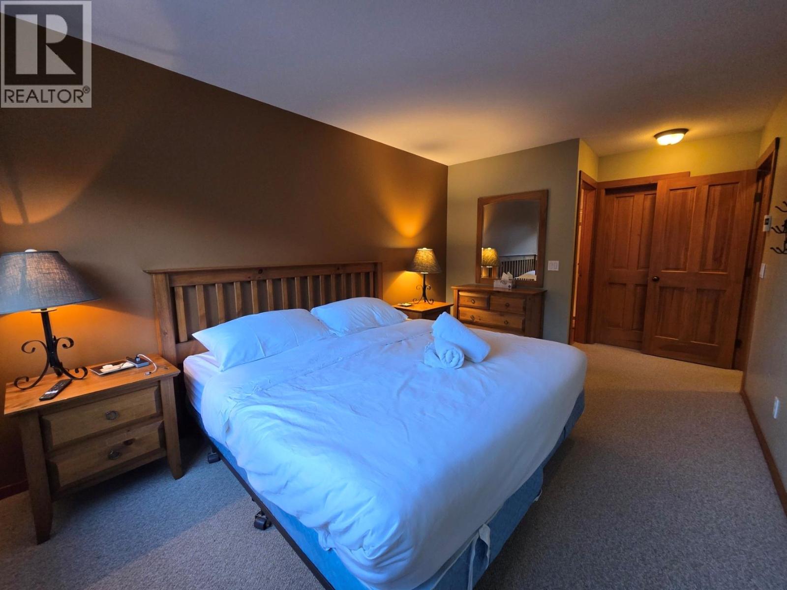 19 2075 Summit Drive, Panorama