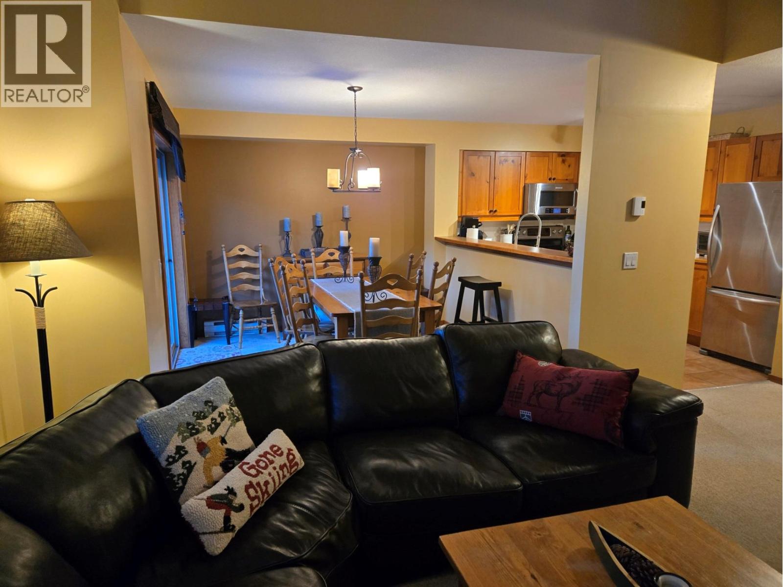 19 2075 Summit Drive, Panorama