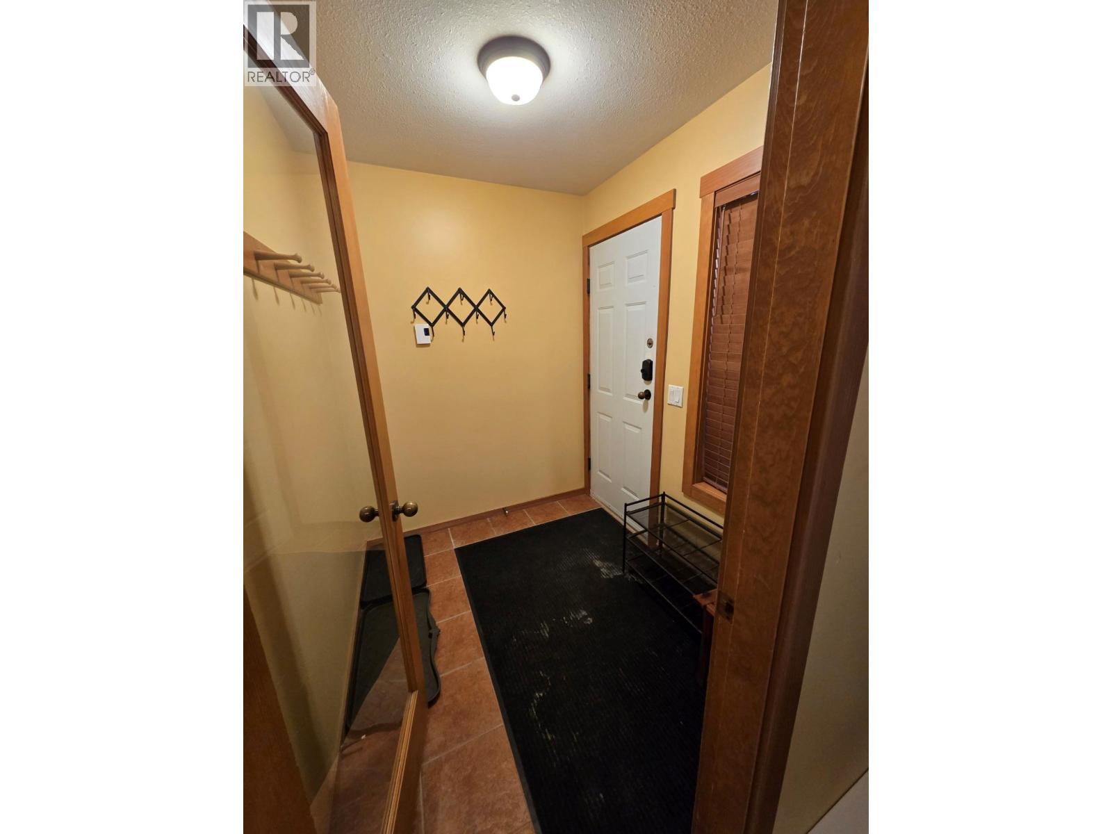 #19 2075 Summit Drive - 17