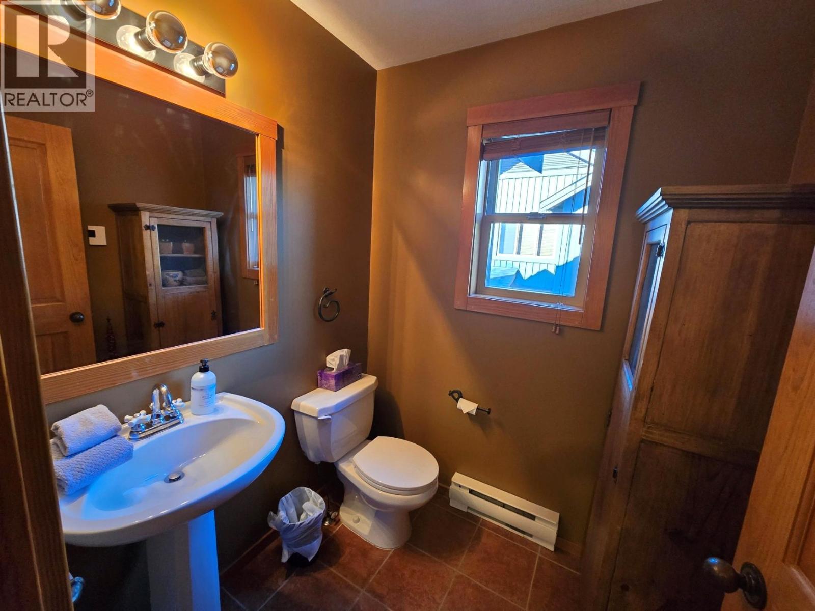 19 2075 Summit Drive, Panorama