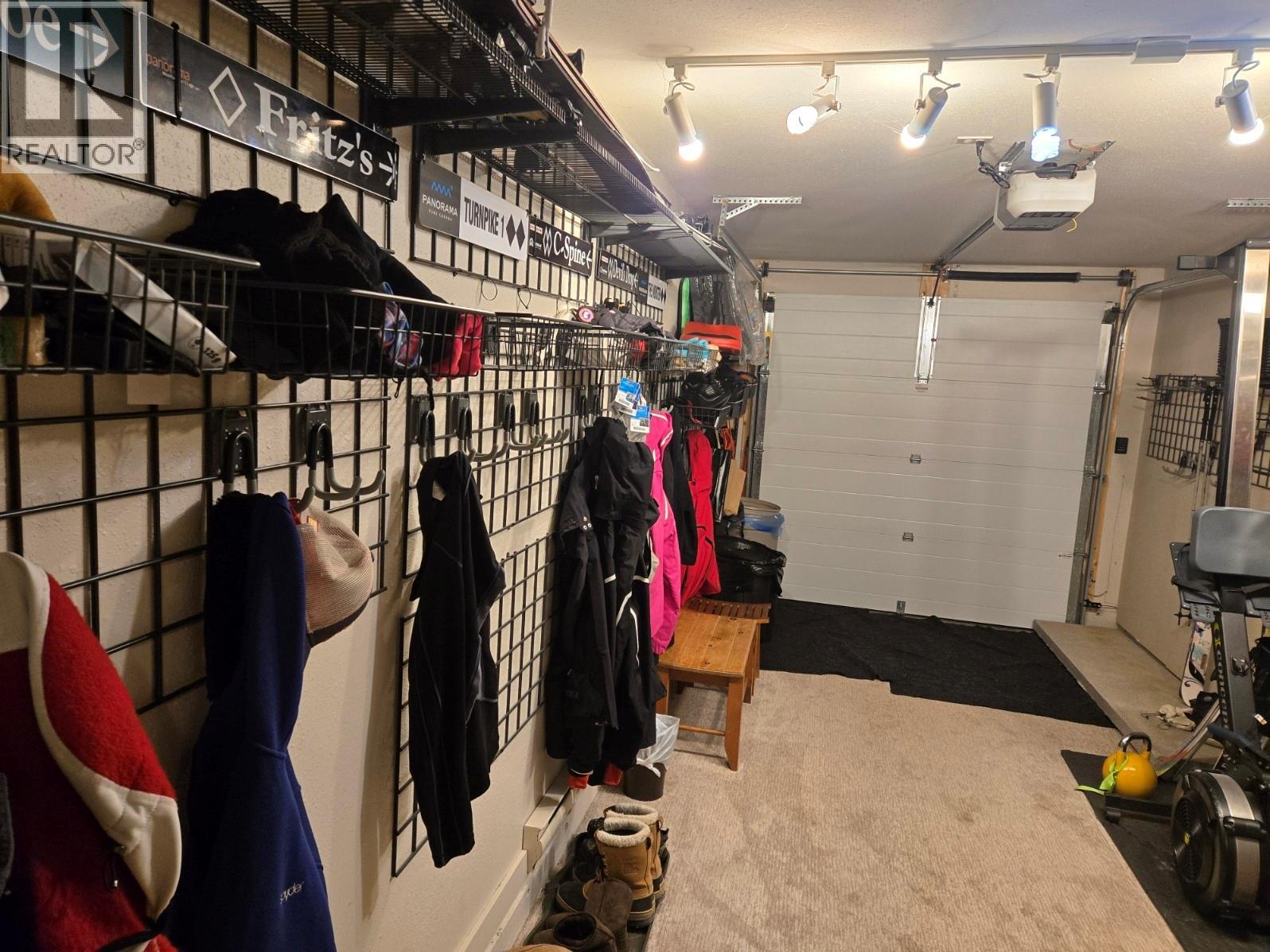 19 2075 Summit Drive, Panorama