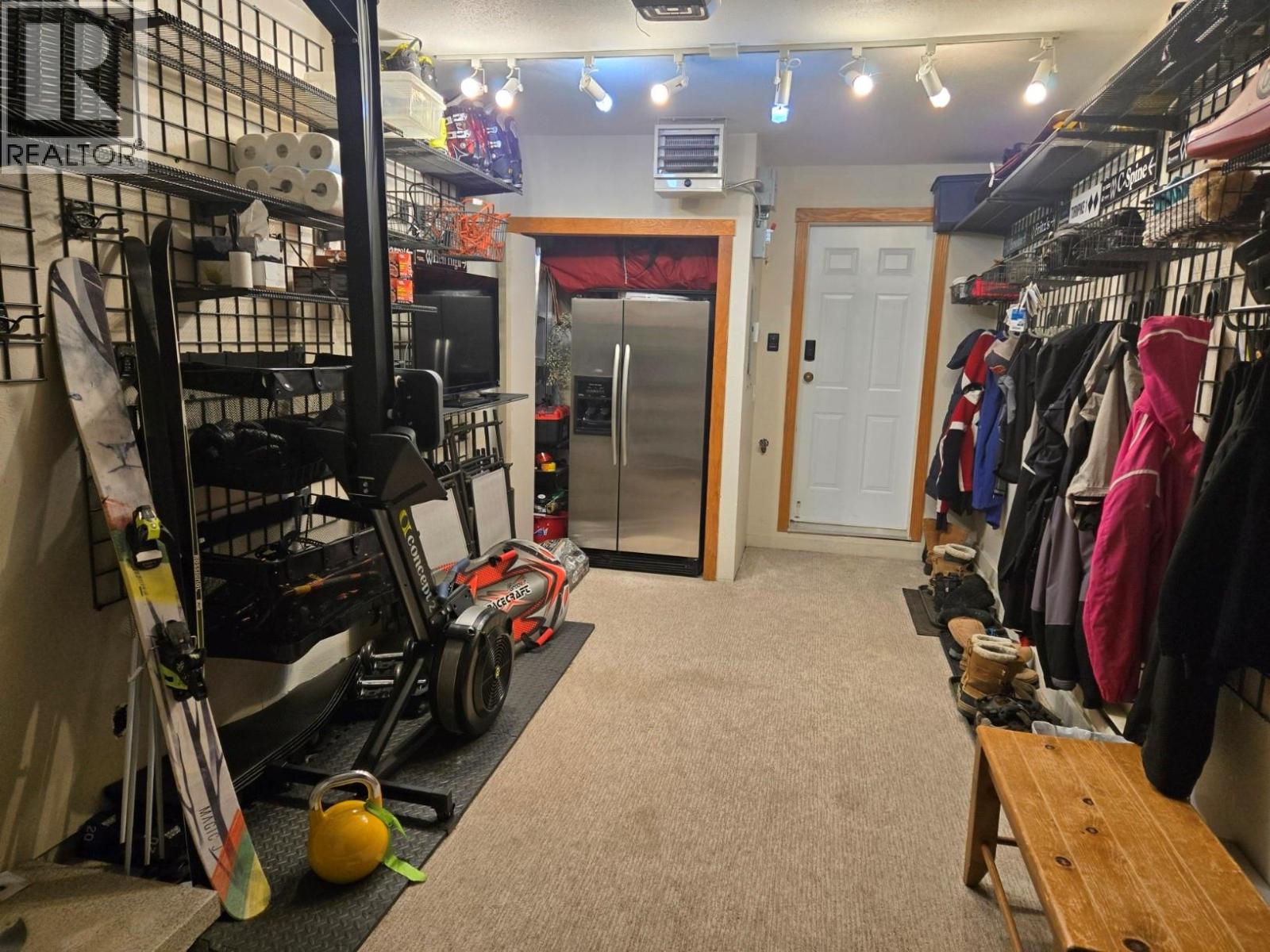 19 2075 Summit Drive, Panorama